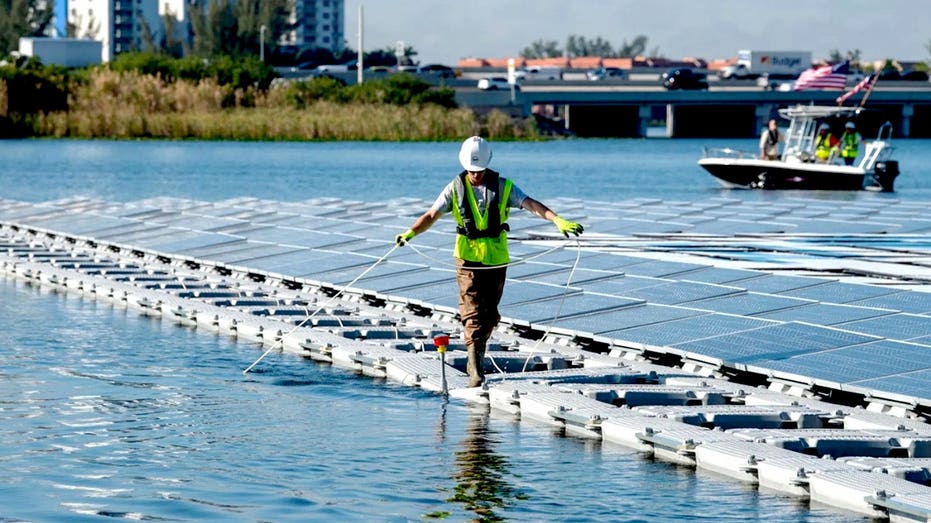 Lima, Ohio, reduce costos energéticos con paneles solares flotantes en su embalse