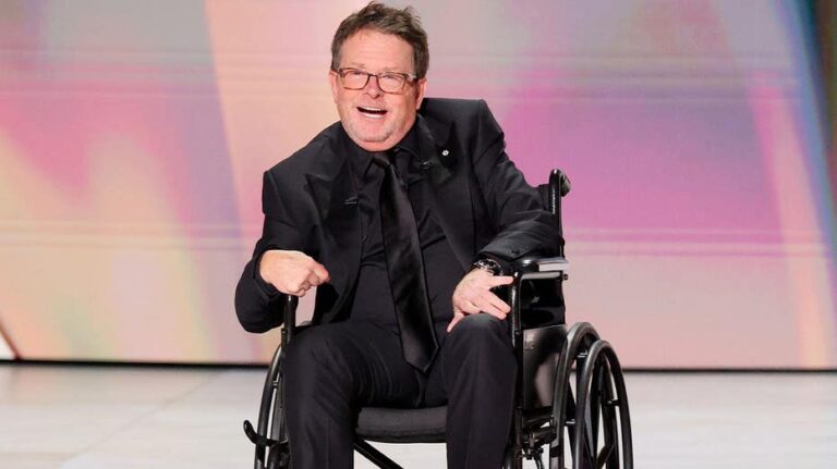 Michael J. Fox recibe ovación en los Emmy 2026 por su labor contra el Parkinson