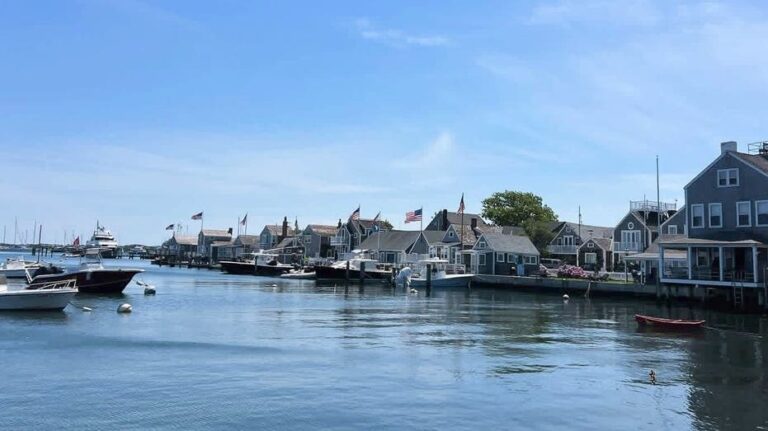 Demócratas intensifican recaudación en islas exclusivas de Massachusetts ante elecciones de medio término