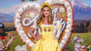 Heidi Klum inaugura Oktoberfest en Hollywood con tradición y cerveza