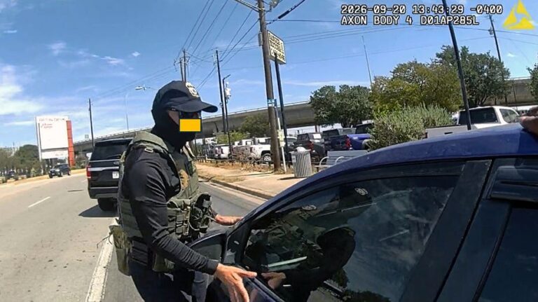 Acusan a venezolano herido por ICE en Austin de agredir a agente federal