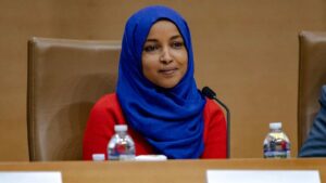 Nueva propuesta legislativa de Ilhan Omar busca redirigir fondos de ICE hacia comunidades afectadas