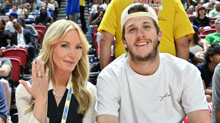 Austin Reaves renueva con Los Angeles Lakers y disfruta del fin de semana de Labor Day en México