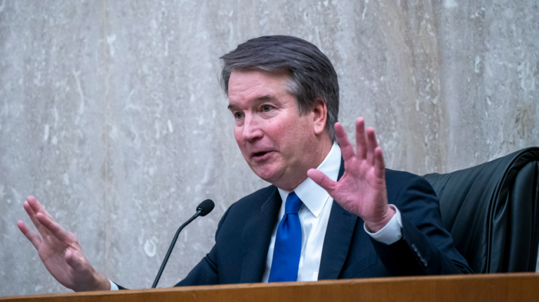 Kavanaugh da esperanza a Trump para implementar reglas de votación por correo en futuras elecciones