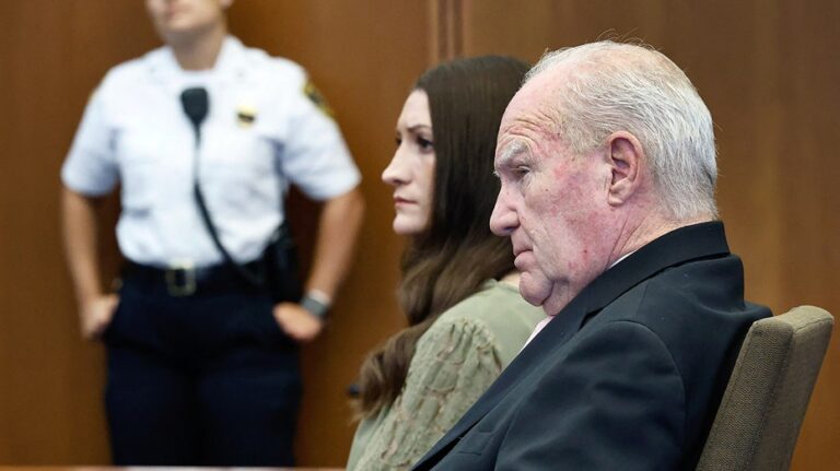 Dr. Phil destaca fallo en atención a psicosis posparto tras juicio por muerte de tres niños