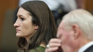 El futuro judicial de Lindsay Clancy dependerá de médicos forenses tras acusaciones de triple homicidio