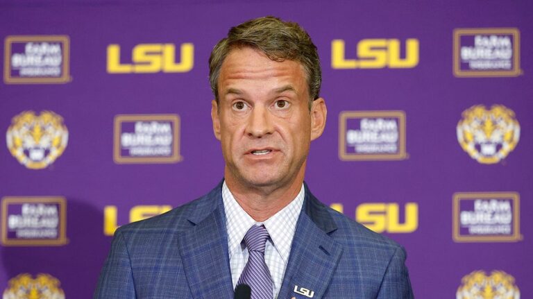 Semana inaugural del fútbol americano universitario: El estreno de Lane Kiffin en LSU y un caso judicial en Baton Rouge