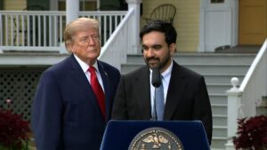 Alcalde de Nueva York invita a todos los medios a encuentro con Trump pese a veto en la Casa Blanca