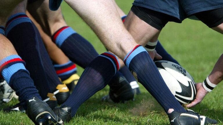 Club femenino de rugby en Rutgers elimina ‘mujeres’ de su nombre para promover inclusión trans