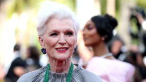 Maye Musk defiende a Sydney Sweeney tras polémica por anuncio deportivo desnudo