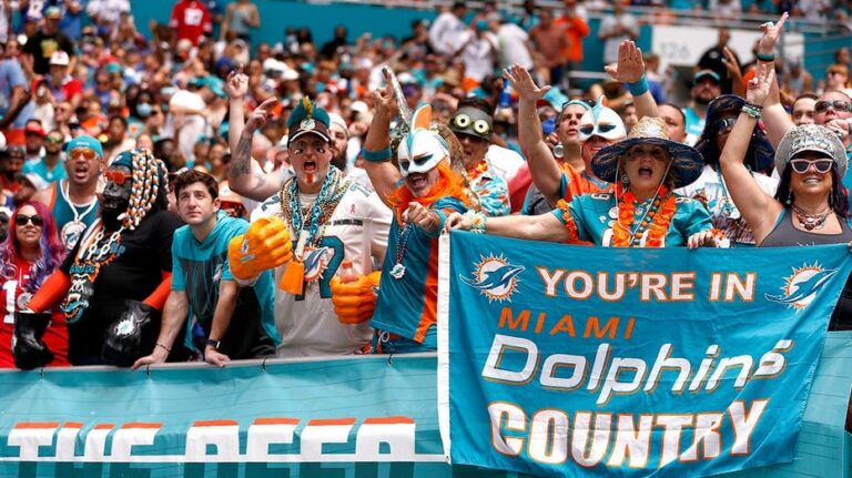 Celina Powell queda vetada de Hard Rock Stadium tras altercado en partido de Miami Dolphins