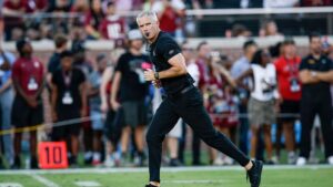 Desmienten rumores sobre mudanza del entrenador Mike Norvell en Florida State