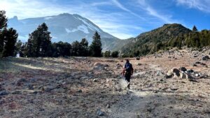 Escalador sobrevive caída de 500 pies en Monte Shasta y relata su lucha para llegar a un refugio