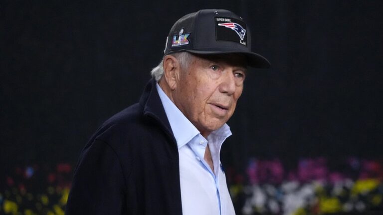 Robert Kraft retira a Macklemore de conciertos por discursos que considera de odio contra la comunidad judía