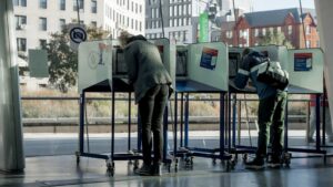 Nueva propuesta republicana busca limitar recepción de votos por correo al día de las elecciones