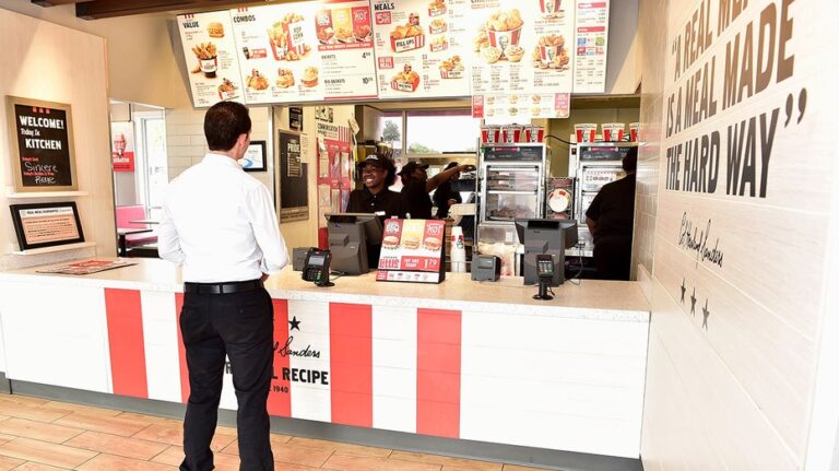 KFC renueva su concepto con restaurante innovador en Texas para revitalizar su marca