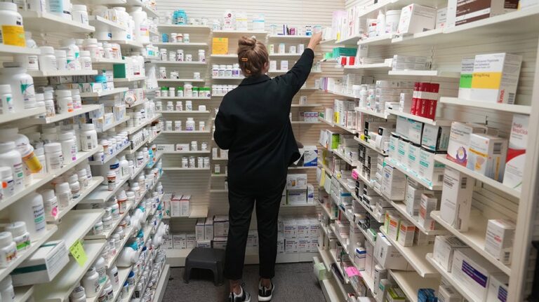 Estados Unidos depende de China para medicamentos esenciales, alertan expertos