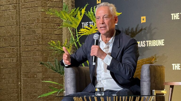 Rahm Emanuel propone plan ético y destaca lecciones de estados republicanos en educación