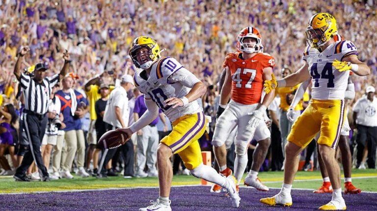 Incógnita sobre la lesión de Sam Leavitt pone en duda su participación en el duelo LSU vs Ole Miss