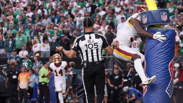 Stefon Diggs sancionado por celebrar indebidamente y afecta resultado contra Eagles
