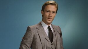 Ted Shackelford, estrella de «Knots Landing», aparece en público con andador a los 80 años