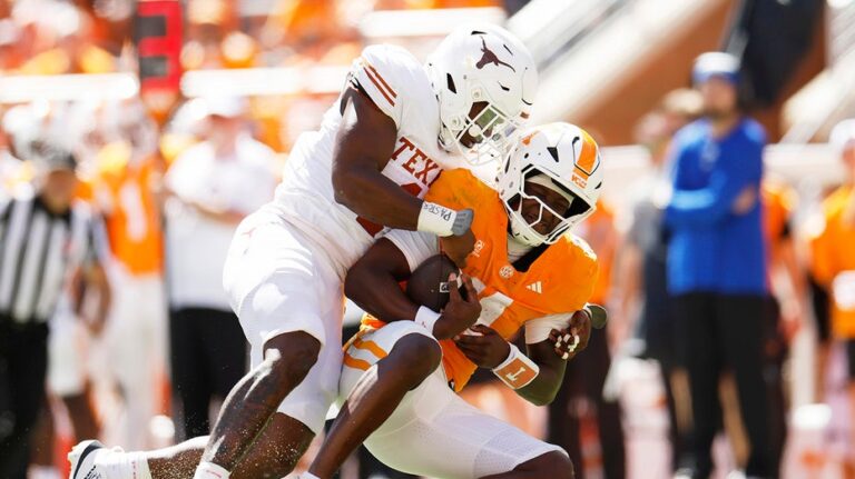 Texas Longhorns escapan con victoria ajustada frente a Tennessee ante la presencia del presidente Trump
