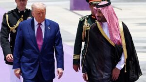 Ministro saudí advierte que amenaza huthi desafía seguridad global y urge cooperación internacional