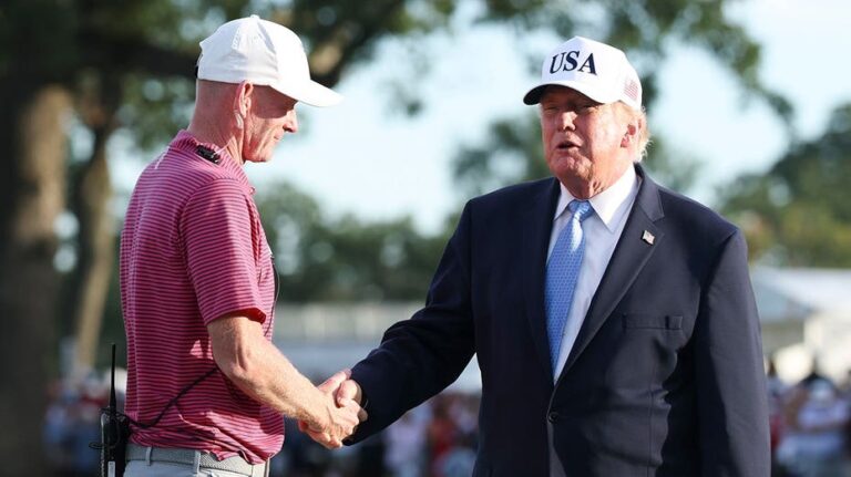 Capitán del equipo de golf de EE.UU. atribuye la remontada histórica en la Presidents Cup al apoyo de Donald Trump