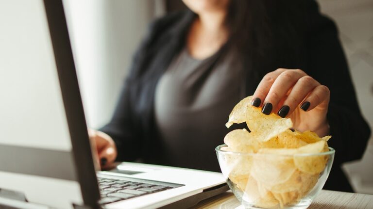 Consumo diario mínimo de alimentos ultra procesados aumenta riesgo de enfermedades crónicas, revela estudio global