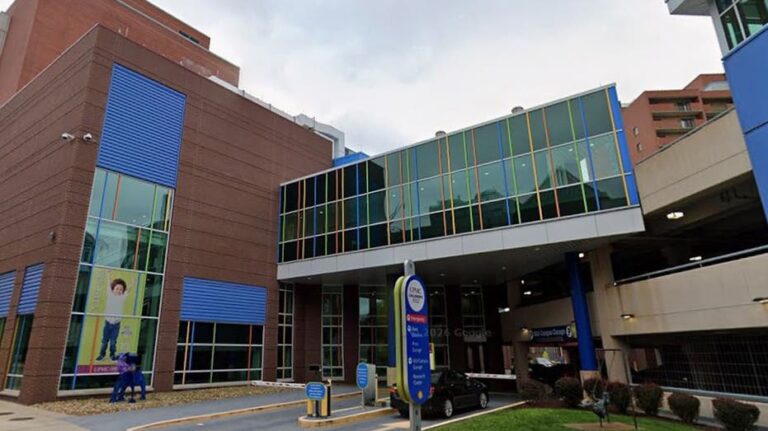 Médico pediatra de Pittsburgh asesinado a cuchilladas en su casa, esposa gravemente herida