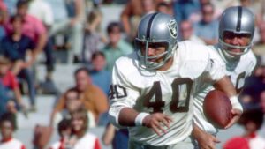 Muere Pete Banaszak, figura de los Raiders y del histórico «Holy Roller»