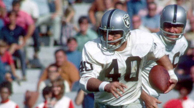 Muere Pete Banaszak, figura de los Raiders y del histórico «Holy Roller»