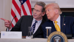 Administración Trump propone exigir revelar estatus migratorio en declaración de impuestos para limitar créditos fiscales