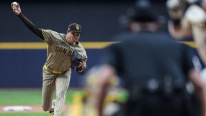 Padres de San Diego caen ante Milwaukee y quedan al borde de la eliminación
