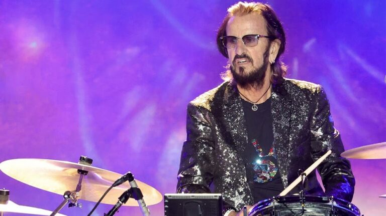 Ringo Starr, a sus 86 años, revive la era de los Beatles en concierto en Washington