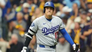 Dave Roberts mantiene a Shohei Ohtani en la alineación de Dodgers para el Juego 3