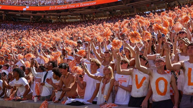 Fans de Tennessee consumen alcohol por valor de 1.3 millones de dólares durante partido con Texas y la presencia del presidente