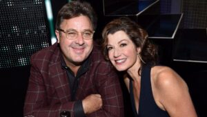 Amy Grant cuenta cómo Vince Gill la ha apoyado y defendido durante su matrimonio